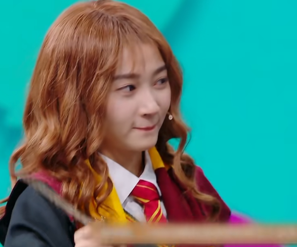 关晓彤|《王牌》最没情商嘉宾，频繁揭关晓彤的底，还误伤鹿晗？导演直摇头