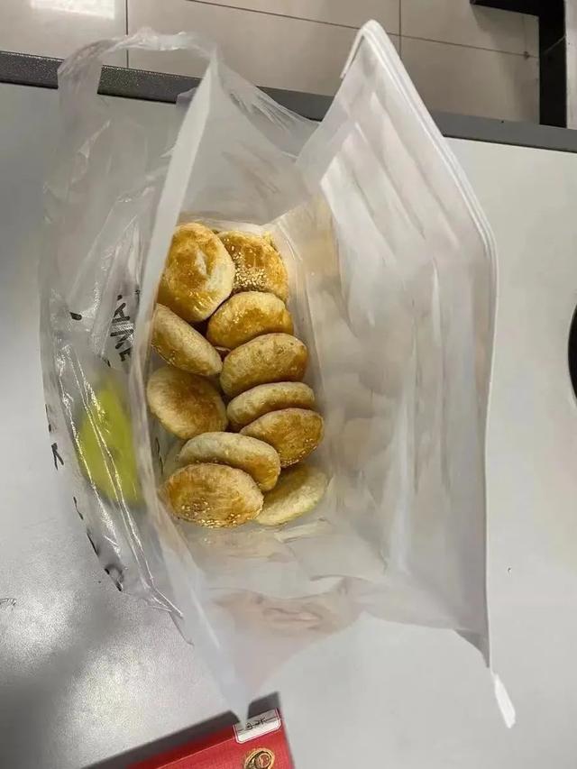 四川卫视 8岁娃摔了一跤，4000万网友围观……原因既好笑又让人心疼