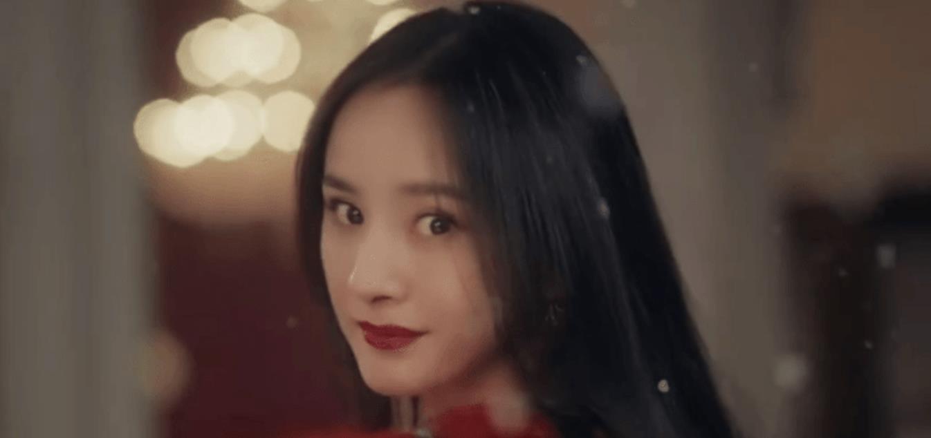 杨幂|梦回《小时代》！杨幂红衣适配度满分，一袭红裙穿出风情万种