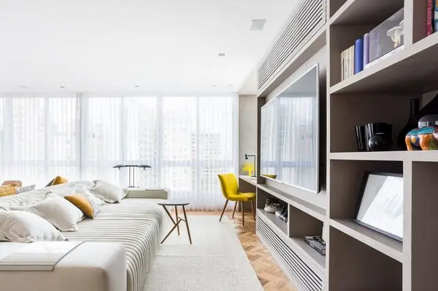 坚持买这套顶楼房，大横厅打破传统布局，沙发放中间有2个客厅了