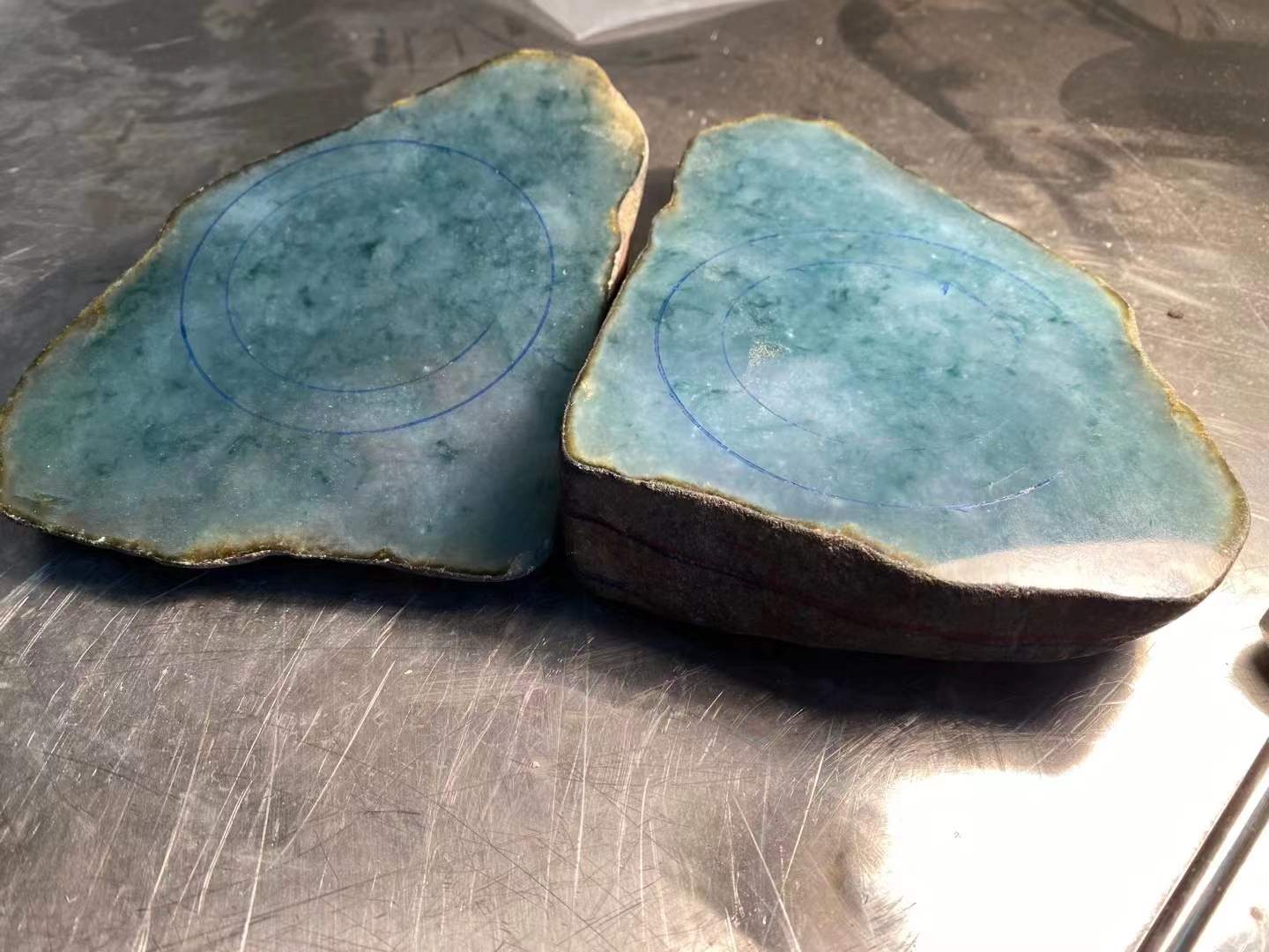 |又一块好原石拿去做货了，还要再挖到这样品质的就难了