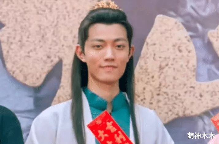 肖战|《守护解放西》24岁新警上线，神似肖战撞脸多个明星，意外走红