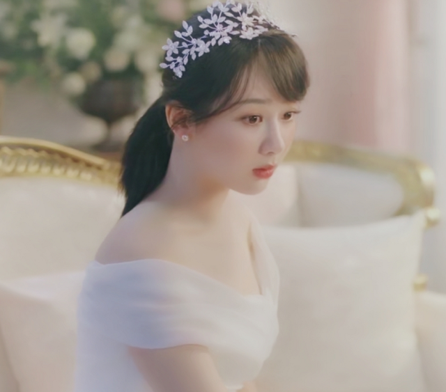 杨紫|“傻白甜”杨紫22年的黑红成名史，和她生命中的3个男人