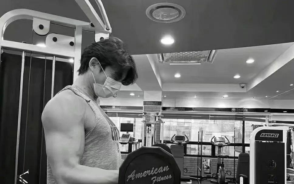 张嘉倪|都是混娱乐圈的，为什么他们能帅上二十年，还越老越有味道？