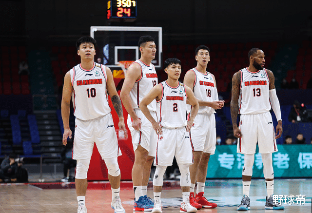 廣東男籃|2米26！廣東18歲秘密武器，終于亮相！首發(fā)出場(chǎng)，他的表現(xiàn)如何？