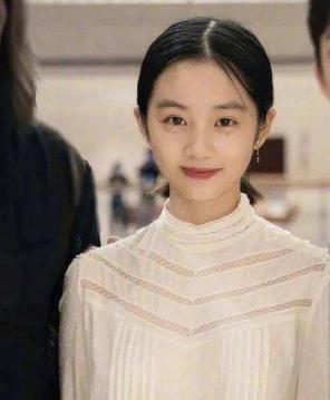 秦岚|黄磊女儿多多晒近照，从小不点长大成15岁美少女，神似妈妈孙莉