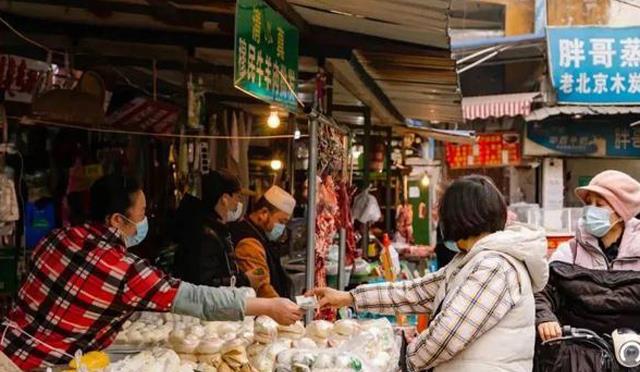 小超侃事|菜市场新骗局:不少人被忽悠过,碰到就难避开,转告身边人别上当