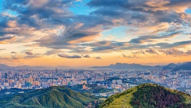 脑洞菌呀 昆明一老牌商场，耗亿元打造，却因经营模式不完善，如今只剩回忆