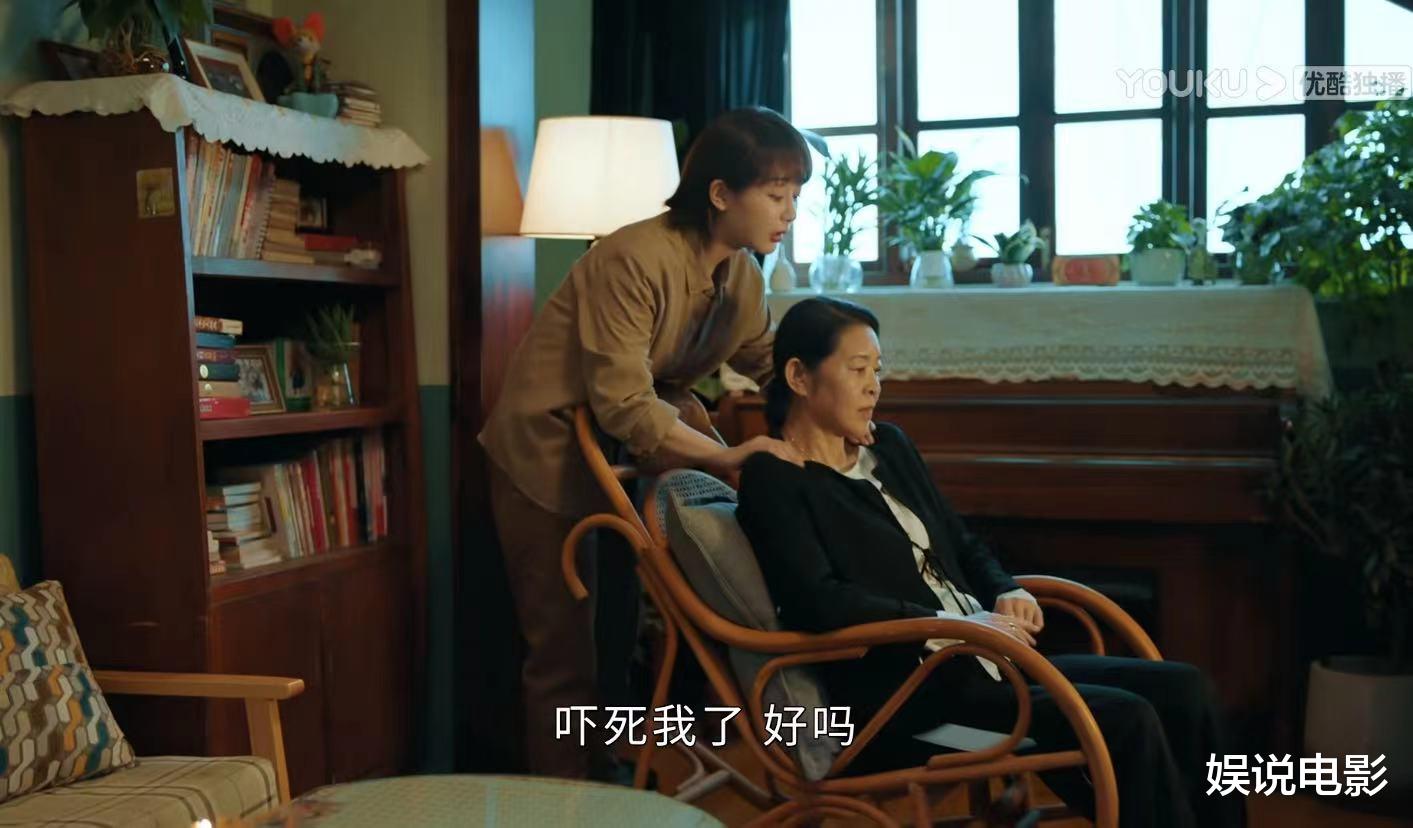 杨紫|《女心理师》首播，杨紫井柏然对手戏舒服，杨紫妈妈演台长范儿足