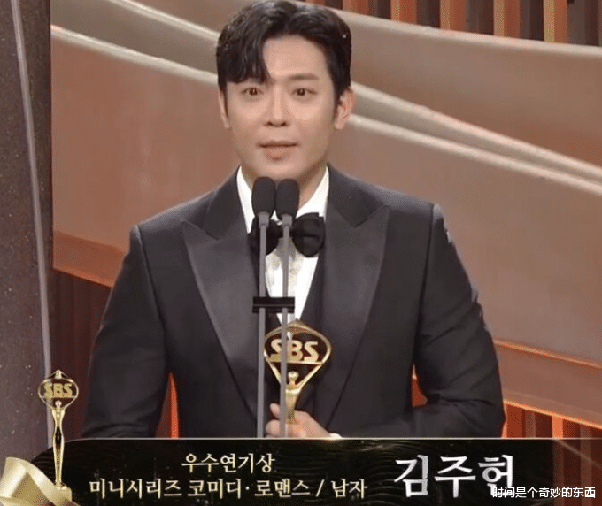 金素妍|金素妍获得SBS演技大赏,宋慧乔再次陪跑