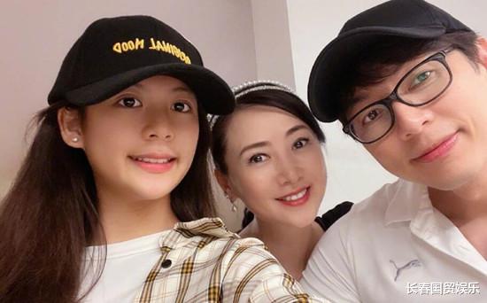 翁虹|翁虹14岁女儿近照曝光，五官精致气质清纯，继承了妈妈的高颜值