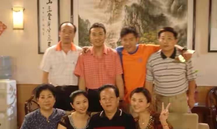 曹依萍 知名导演黄鹤病危！已住进重症ICU病房，变卖家产众筹医药费