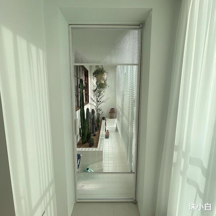 在阳台上砌花池种树,若我家能有这一半有意思,宅一周都不嫌闷!