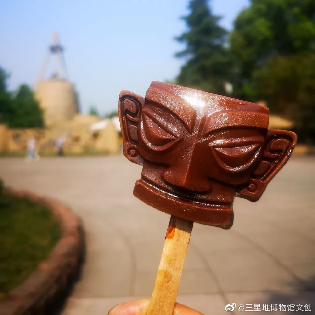 日本设计小站 三星堆雪糕出圈,掀起全国“雪糕文创大战”!各地脑洞大开,令人目不暇给!网友:眼睛和嘴,一起舒服了!