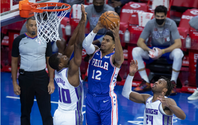 丹尼·格林|狂轰28+16！丹尼格林打疯了，霍华德小爆发，湖人后悔吗？