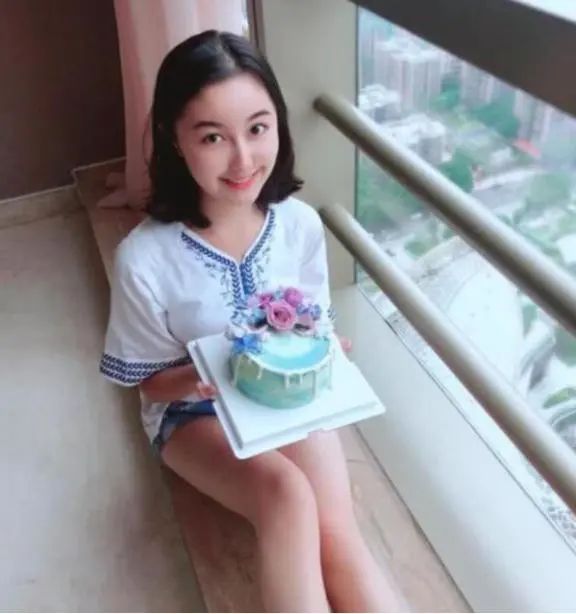 童星|当年小萝莉“点读机女孩”，如今20岁了，亭亭玉立美得不敢认