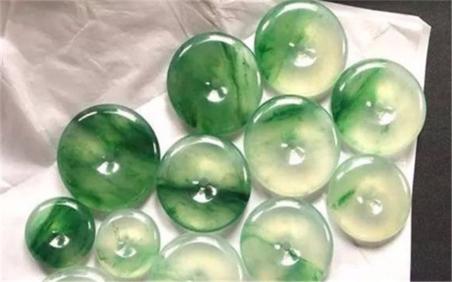 翡翠|翡翠加工的详细步骤，翡翠制作成饰品讲究有多复杂？