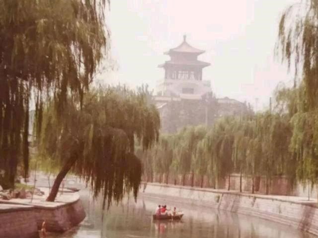 陪你慢慢变老 80年代济南老照片！大明湖风光秀丽，火车站古香古色，你怀念吗？