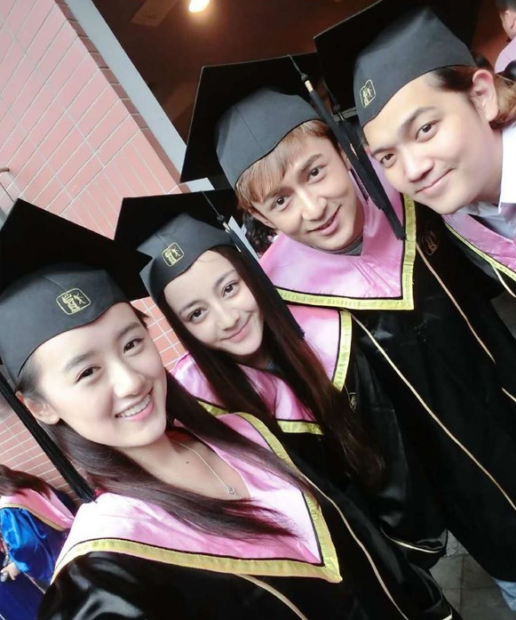 袁冰妍|她被誉为校花女神，系热巴同班姐妹，今28岁清新得宛如初恋女孩