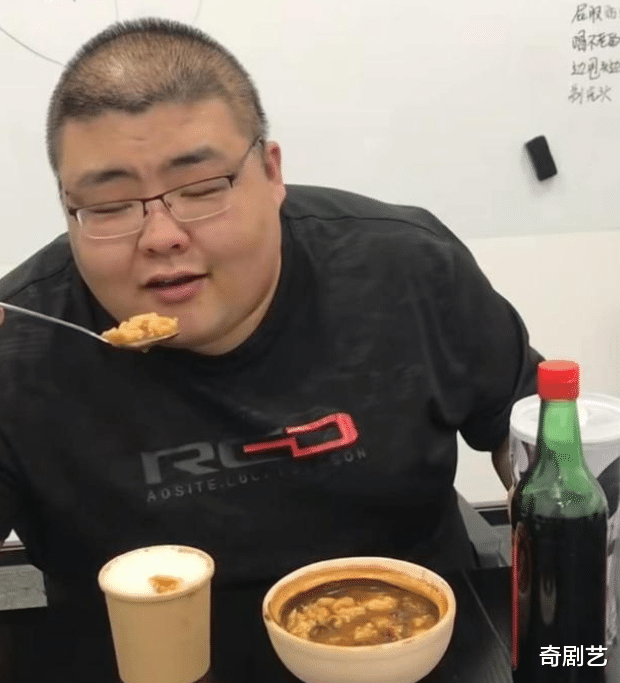 短视频|千万级网红泡泡龙去世，死因曝光，高收入的背后多有少心酸！