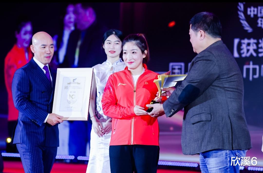 乒乓球世界杯|刘诗雯五个世界杯女单冠军战胜了谁最终夺冠？看完你还会觉得水吗