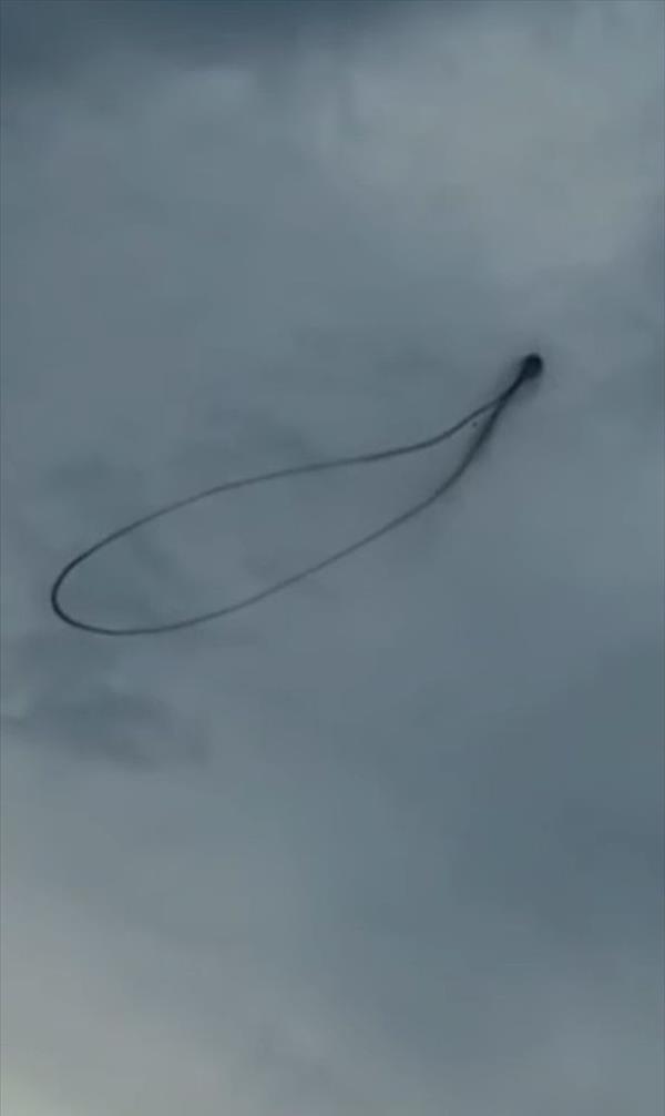 美国食品药品监督管理局 哥伦比亚上空出现黑色烟圈，宛如时空隧道之门，到底怎么回事？