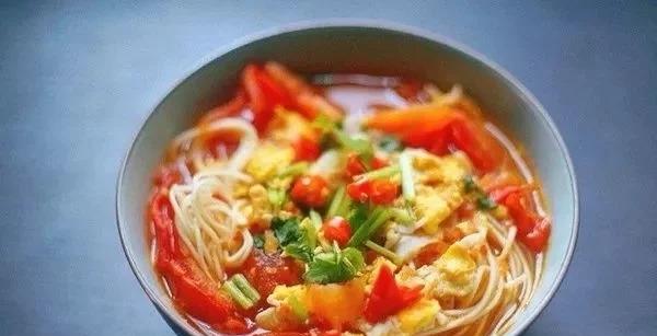 舜网 女子让男友把面条放进冰箱,第二天看到冰箱里的面条惊呆了