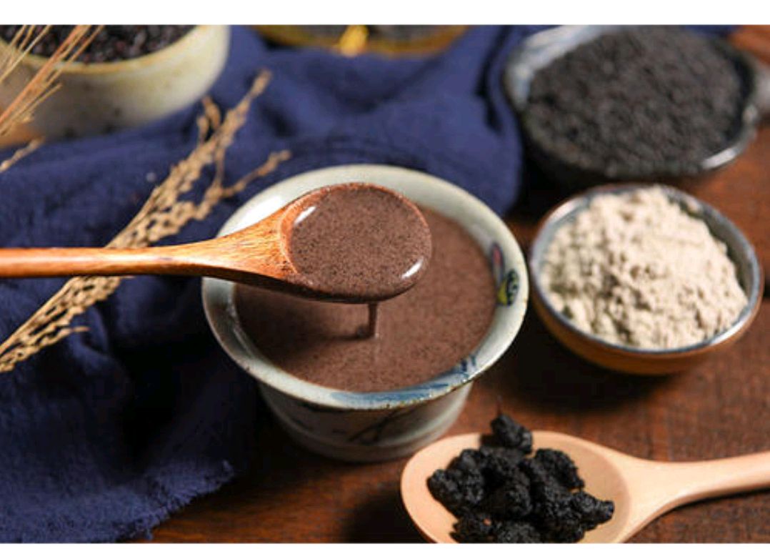 老姚说健康 天凉了,常吃黑豆或比吃肉强,若能搭配以后磨成粉冲水喝,真香啊