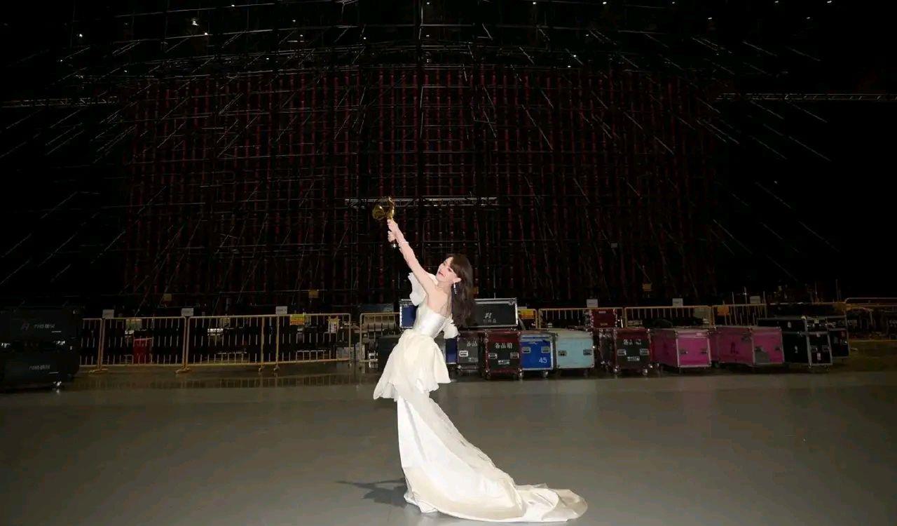 伊能静|张小斐明年行程满满?伊能静发千字长文?吴昕谢娜技多不压身?