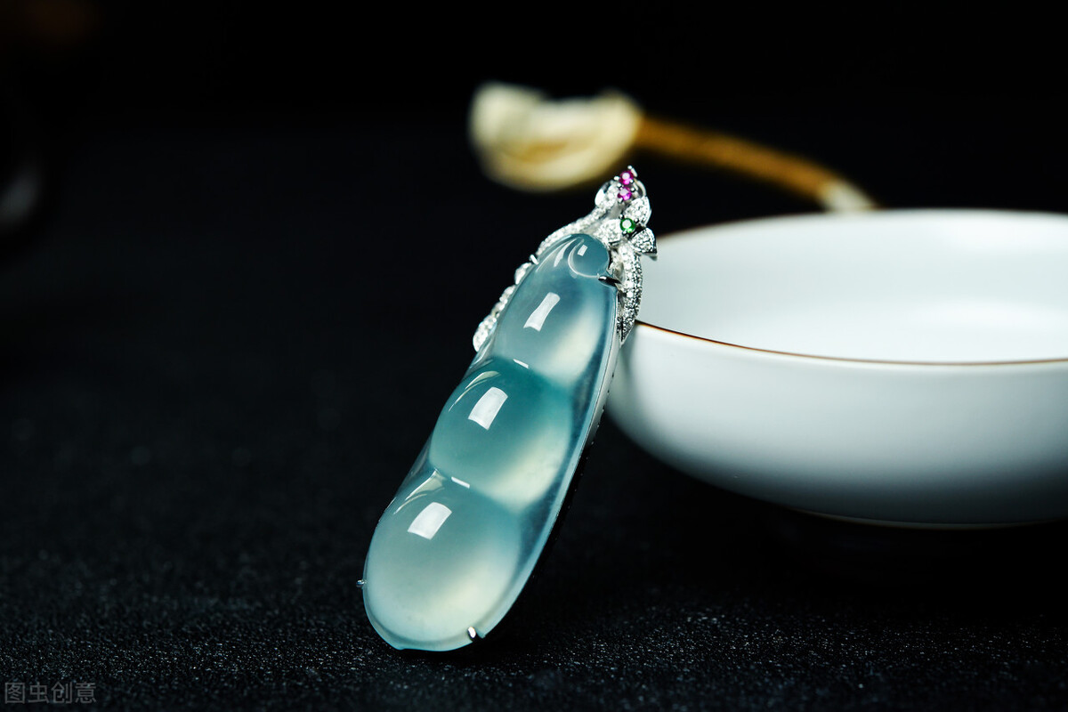 翡翠|不是人人都能戴翡翠？翡翠戴久了变干，没水头是什么原因？