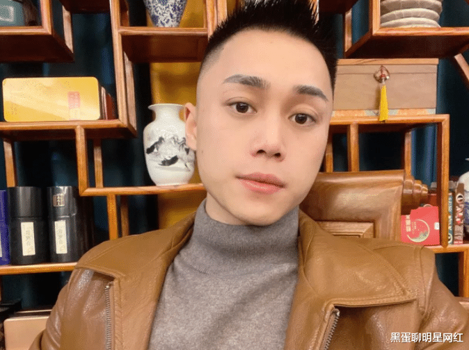 四川省 刘二狗调侃四川可乐“收暗榜”,称其比散打哥有钱,网友:有心机