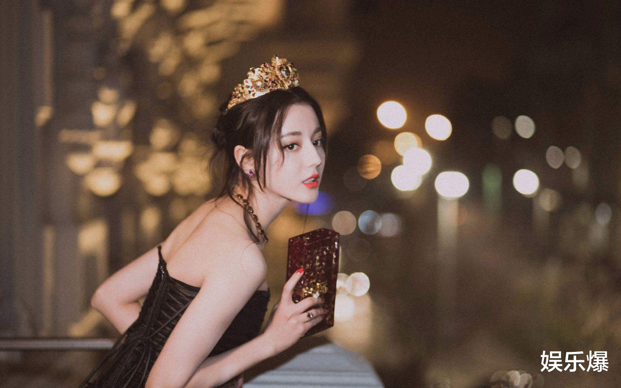 迪丽热巴|同样是以美貌出名，迪丽热巴古装引争议，刘亦菲最新古装却一片赞声