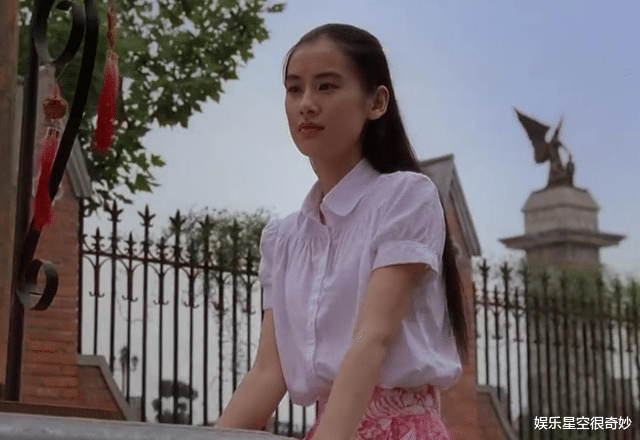 黄圣依|38岁黄圣依晒健身照,一个月瘦20斤身材纤细,坦言瘦身其实并不难