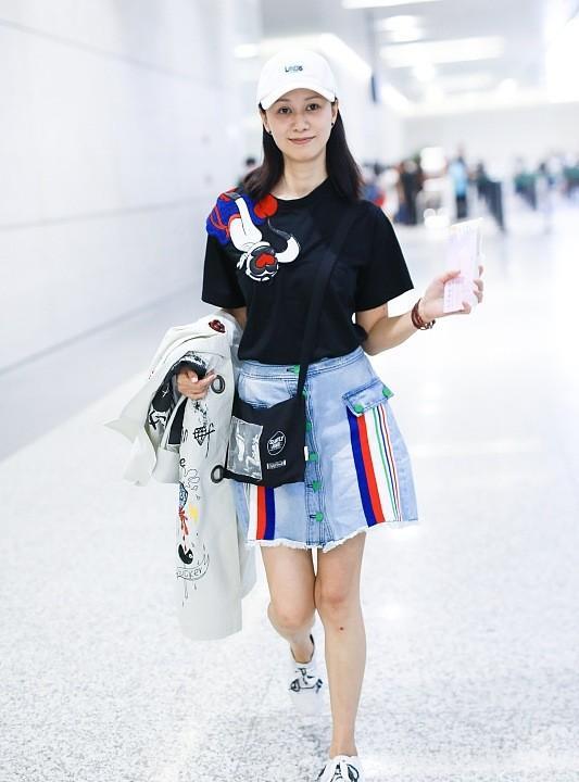 波波的时尚|“祝无双”倪虹洁还很甜,身穿短裙加短袖,满满的清爽气息