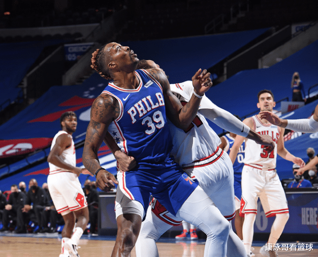 76人隊|狂轟50+17+5！恩比德打瘋了，霍華德高效爆發(fā)，籃網(wǎng)最大敵人誕生