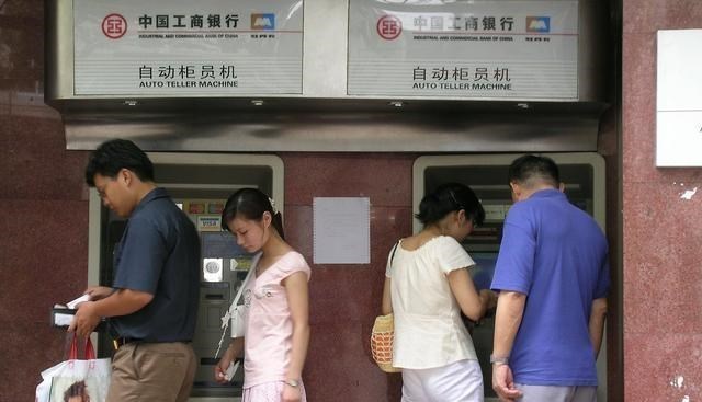 华为鸿蒙系统|又一“乱象”越演越烈，有人已损失百万，华为鸿蒙OS却被推到台前