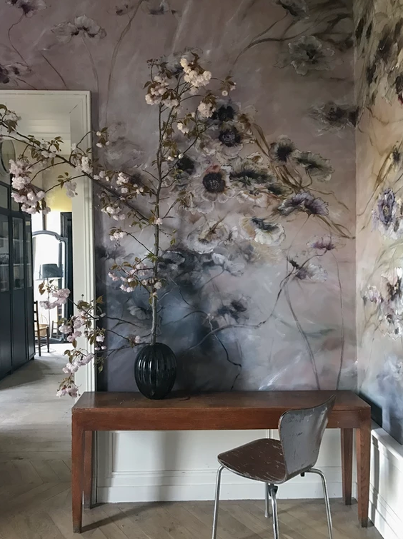 收藏家 她买下一座废弃城堡，花10年用画笔打造3000㎡绝美画室！