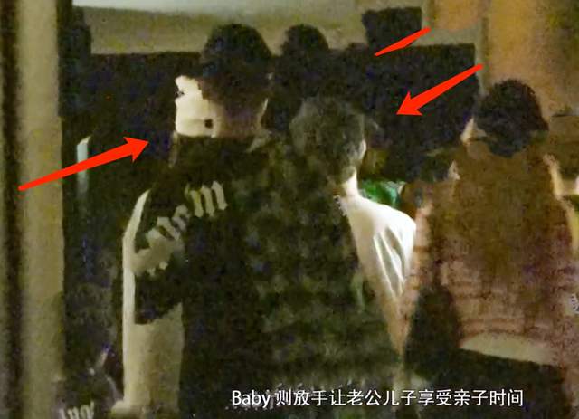 黄晓明|同住酒店却不同宿？黄晓明夫妇婚姻再遭质疑，4岁小海绵爱黏妈妈