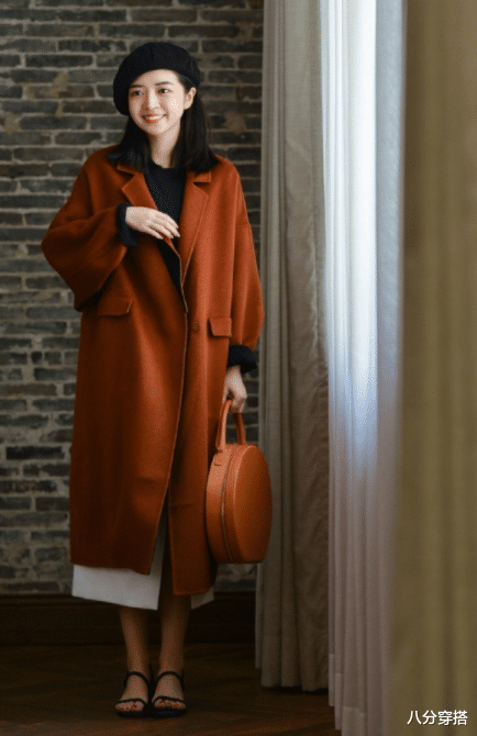 八分穿搭 今年冬天“大衣+开叉裙”又火了,显腿长还有气质,高级时髦