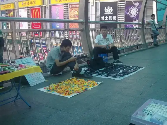 上官天竹 摆地摊丢人吗？