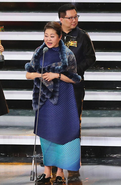 倪萍|昔日梦中情人,如今老态龙钟,走路都需要搀扶