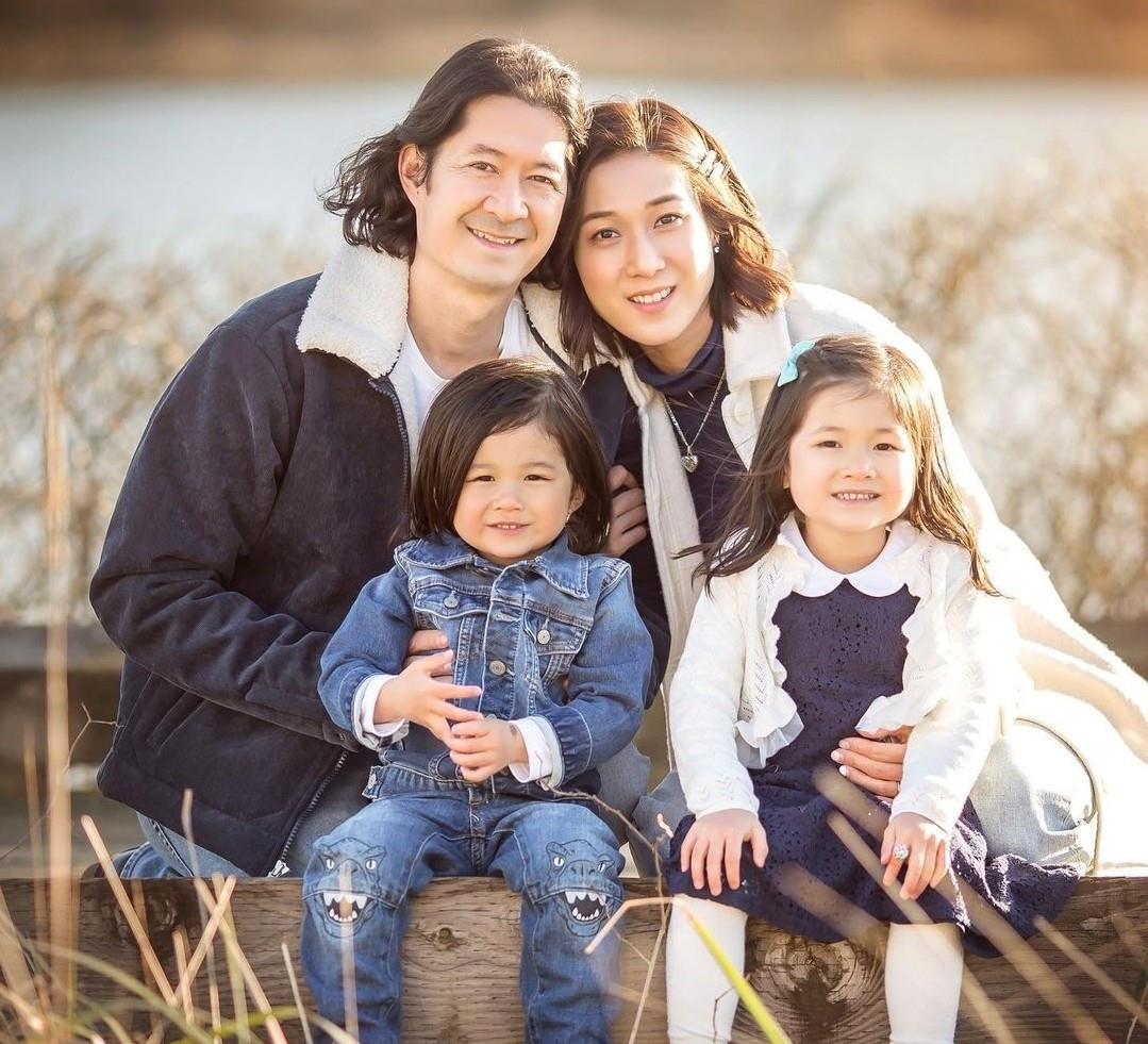 育妈计|“好彩妹”钟嘉欣为女儿庆生,素颜出镜黑眼圈明显,被指状态太差