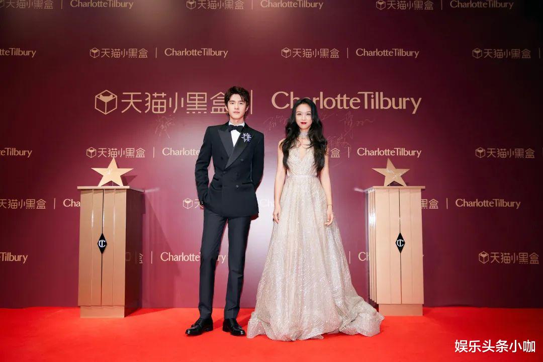 北美|撩衣大秀事业线，昊然弟弟都扛不住！