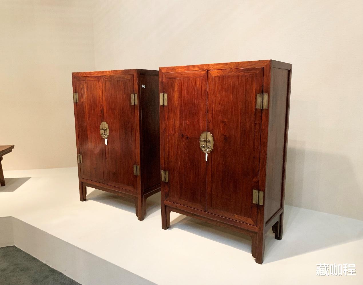 |黄花梨独有的华丽，小方角柜一对368万成交