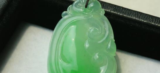 罗振玉|手上戴着翡翠手镯，就不要再去这几个地方，这只会伤害到翡翠