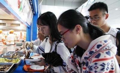 大学生|大学生扎推使用“现金支付”，是手机没钱了吗？00后的话太扎心了