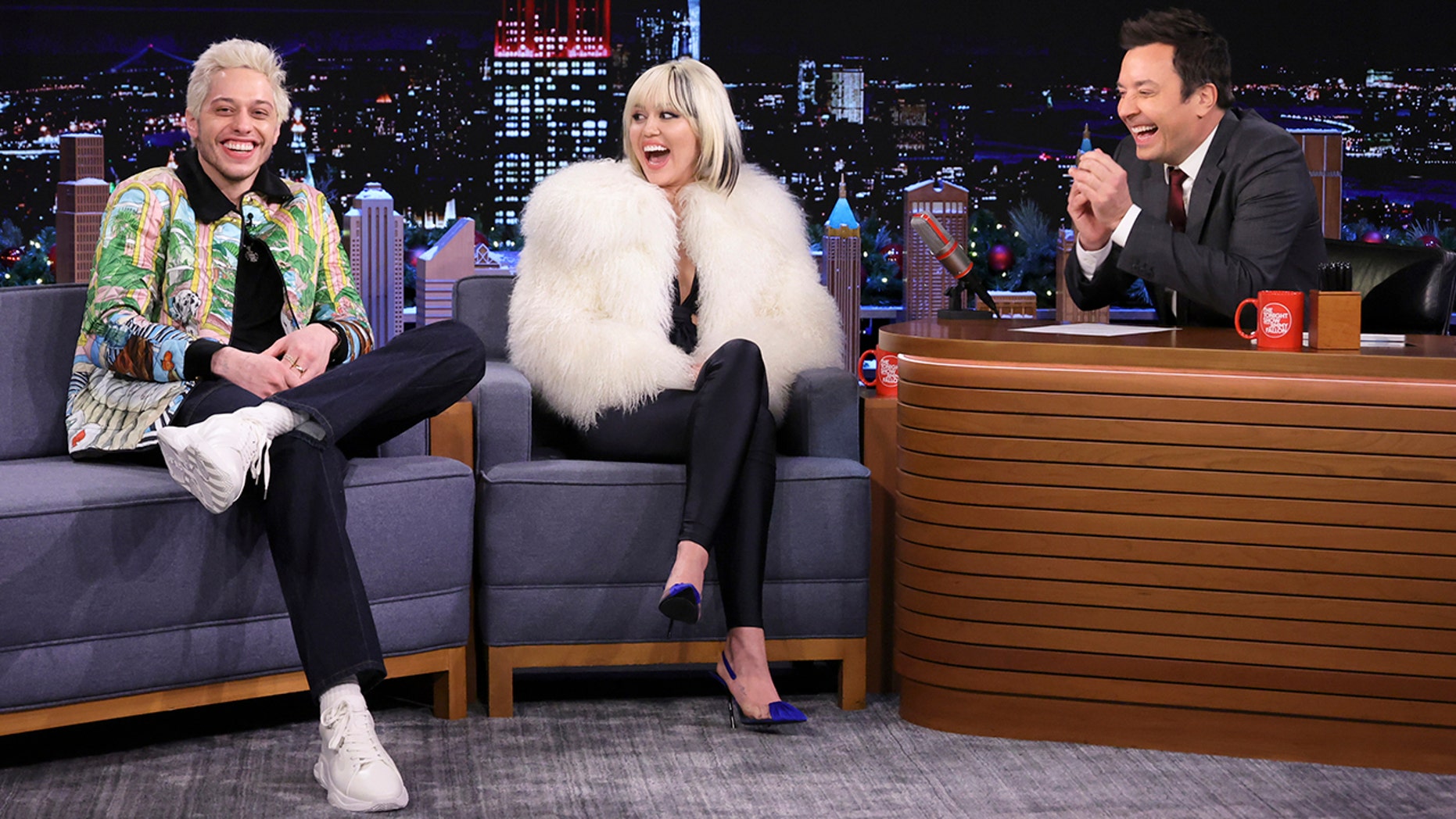 肖战|麦莉·赛勒斯被爆晚上进入皮特·戴维森的公寓