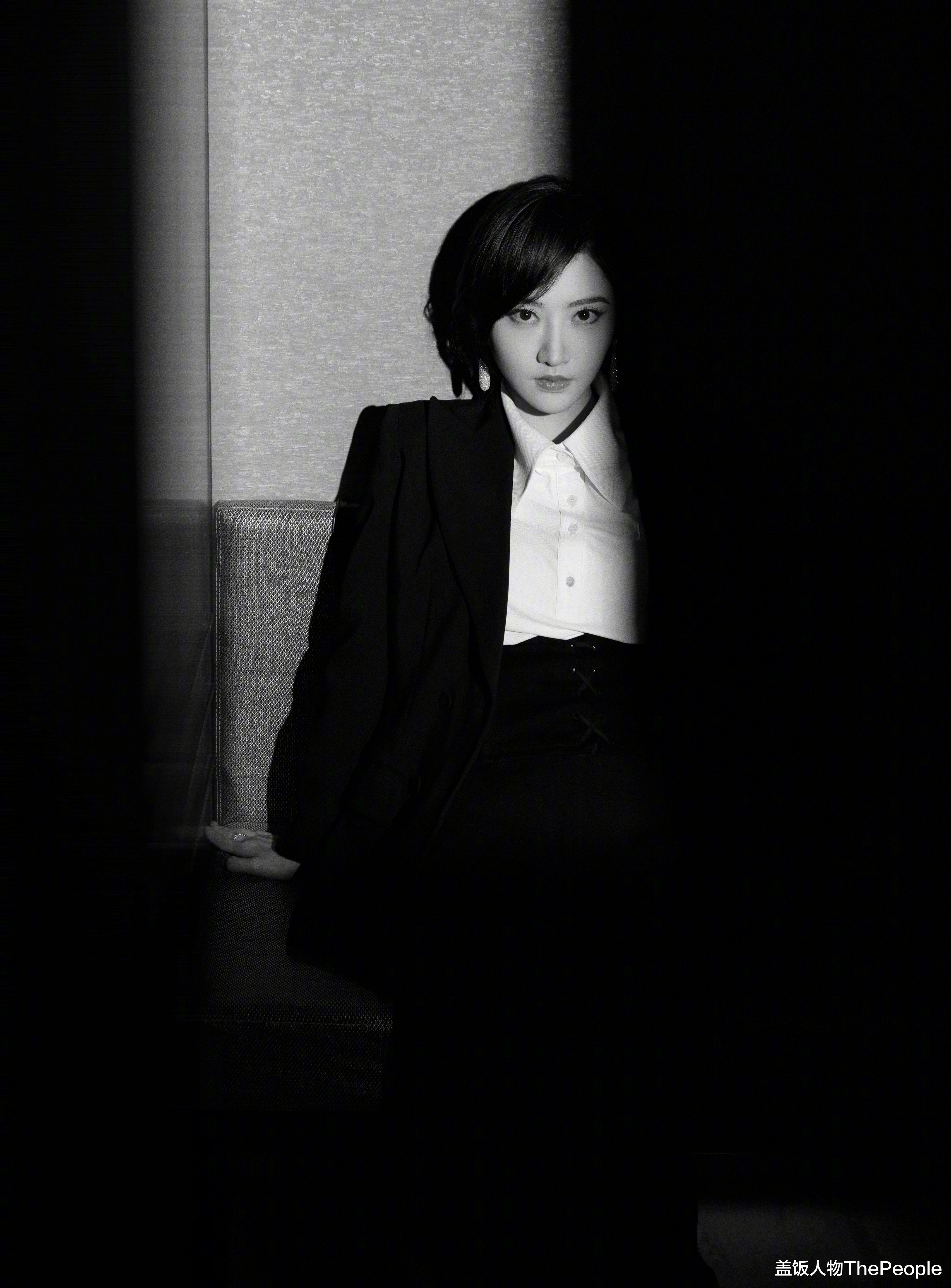 邓萃雯|长春电影节：邓萃雯发福，景甜“霸总范”，蔡少芬张晋又秀恩爱了