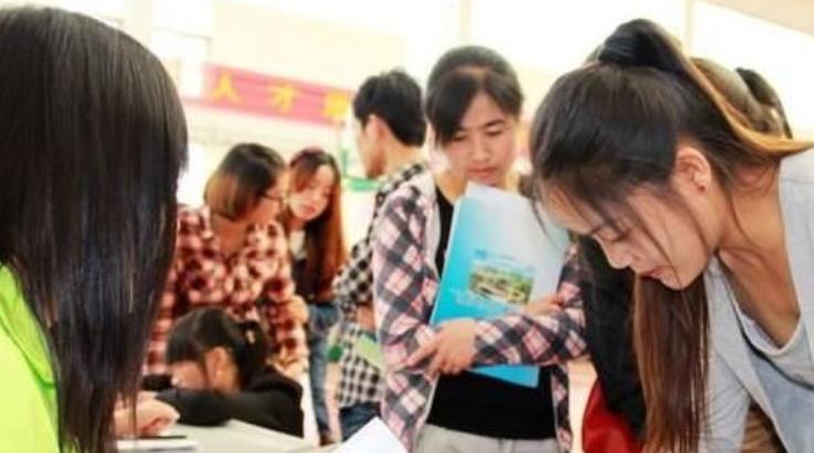 高秀花说育儿|学费2万的“三本”VS学费5千的大专，聪明的学生，都会这么选