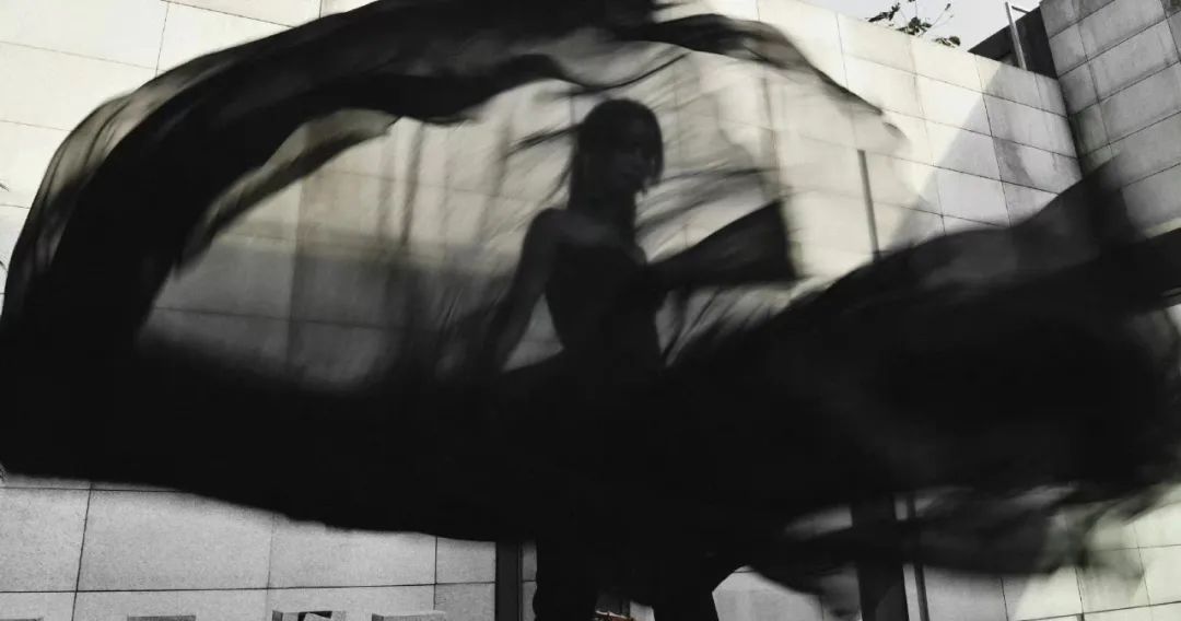 明星|年末红毯扎堆，女明星的出发照“卷”出新高度